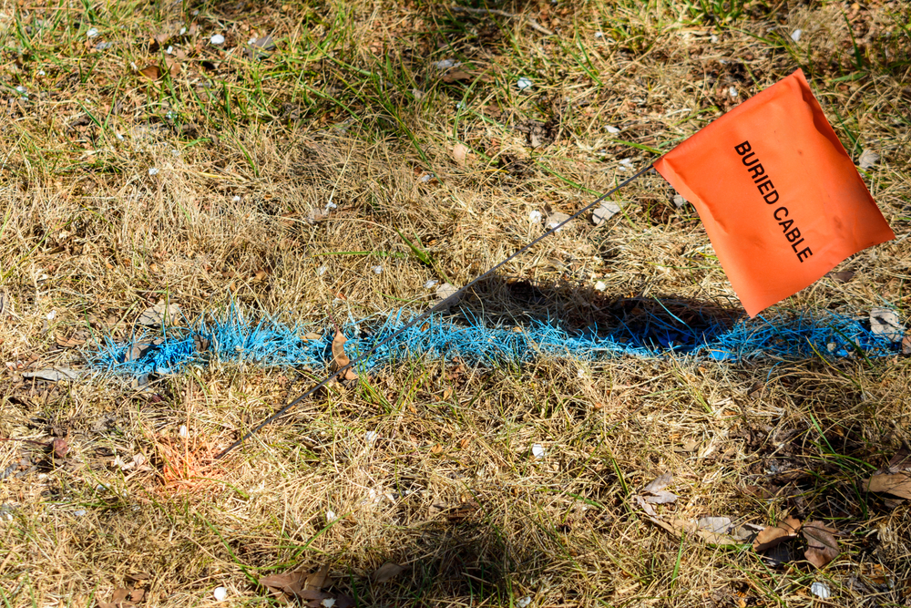 Buried,Cable,Flag,Sign,On,Steel,Rod,And,Colored,Cable